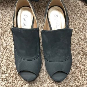 Quipid brand black heels